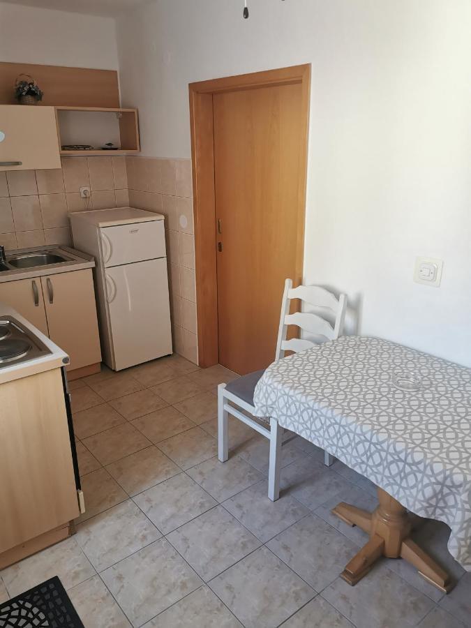 חוואר Apartman Tudor Kuzma מראה חיצוני תמונה