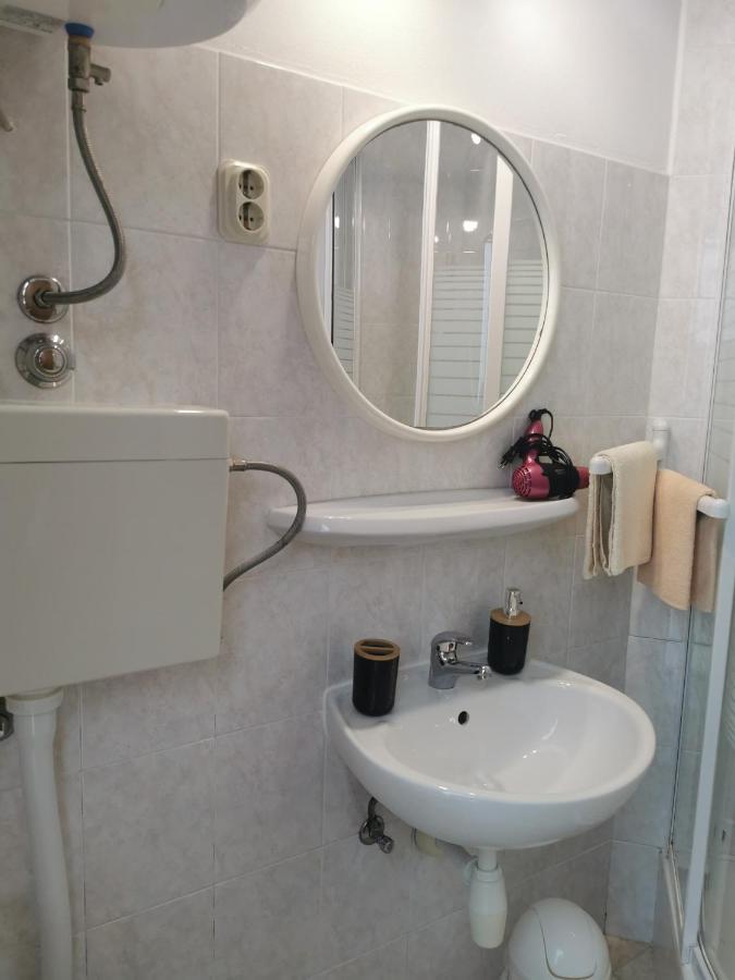 חוואר Apartman Tudor Kuzma מראה חיצוני תמונה