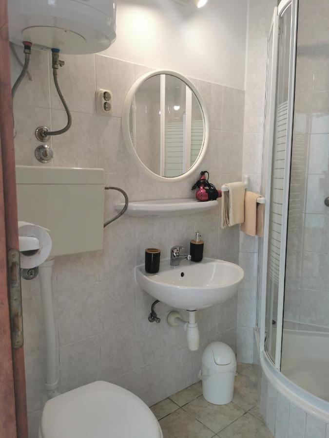חוואר Apartman Tudor Kuzma מראה חיצוני תמונה