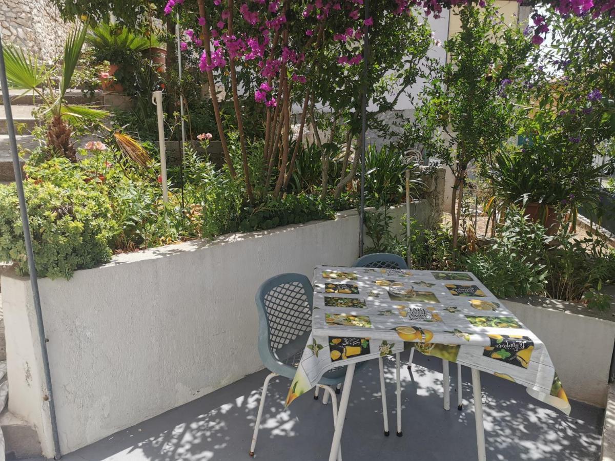 חוואר Apartman Tudor Kuzma מראה חיצוני תמונה